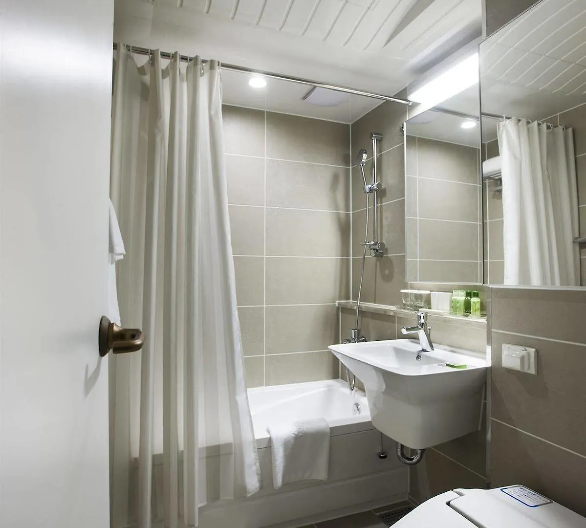 The Grand Hotel Myeongdong Seoul 3*,